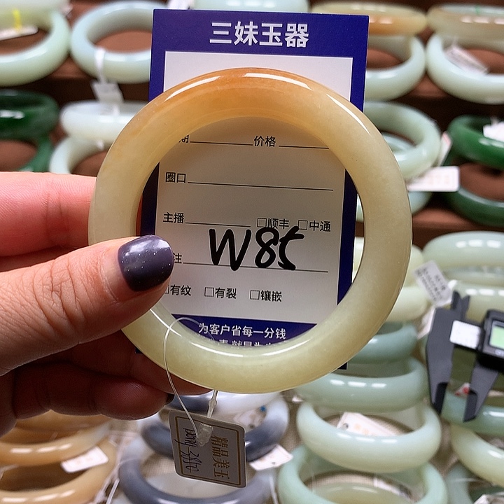 【闪购商品】和田玉手镯未镶嵌水*