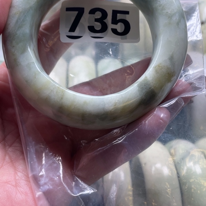 伊***莲蛇纹石玉未镶嵌手镯