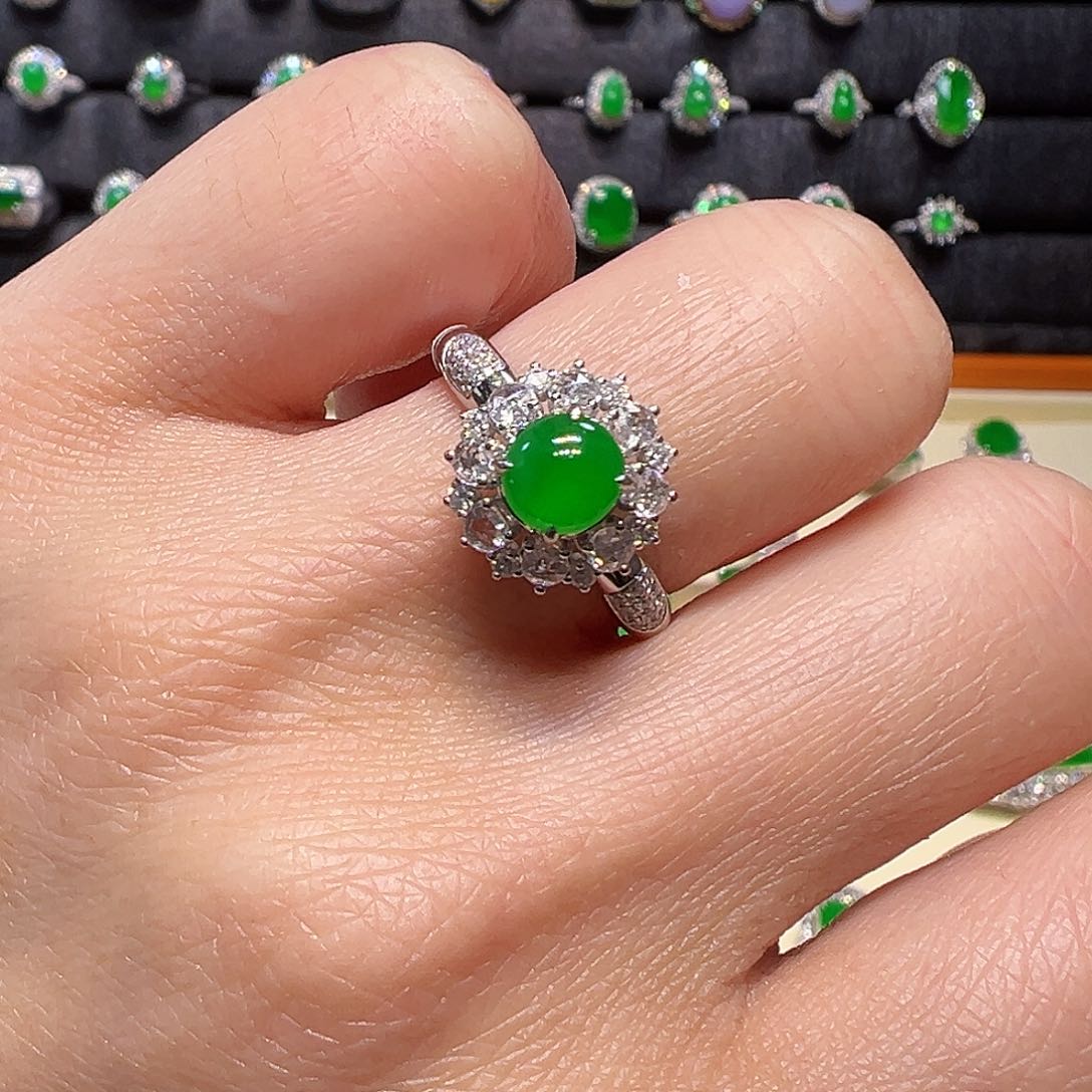 翡翠戒指18K金镶嵌戒指