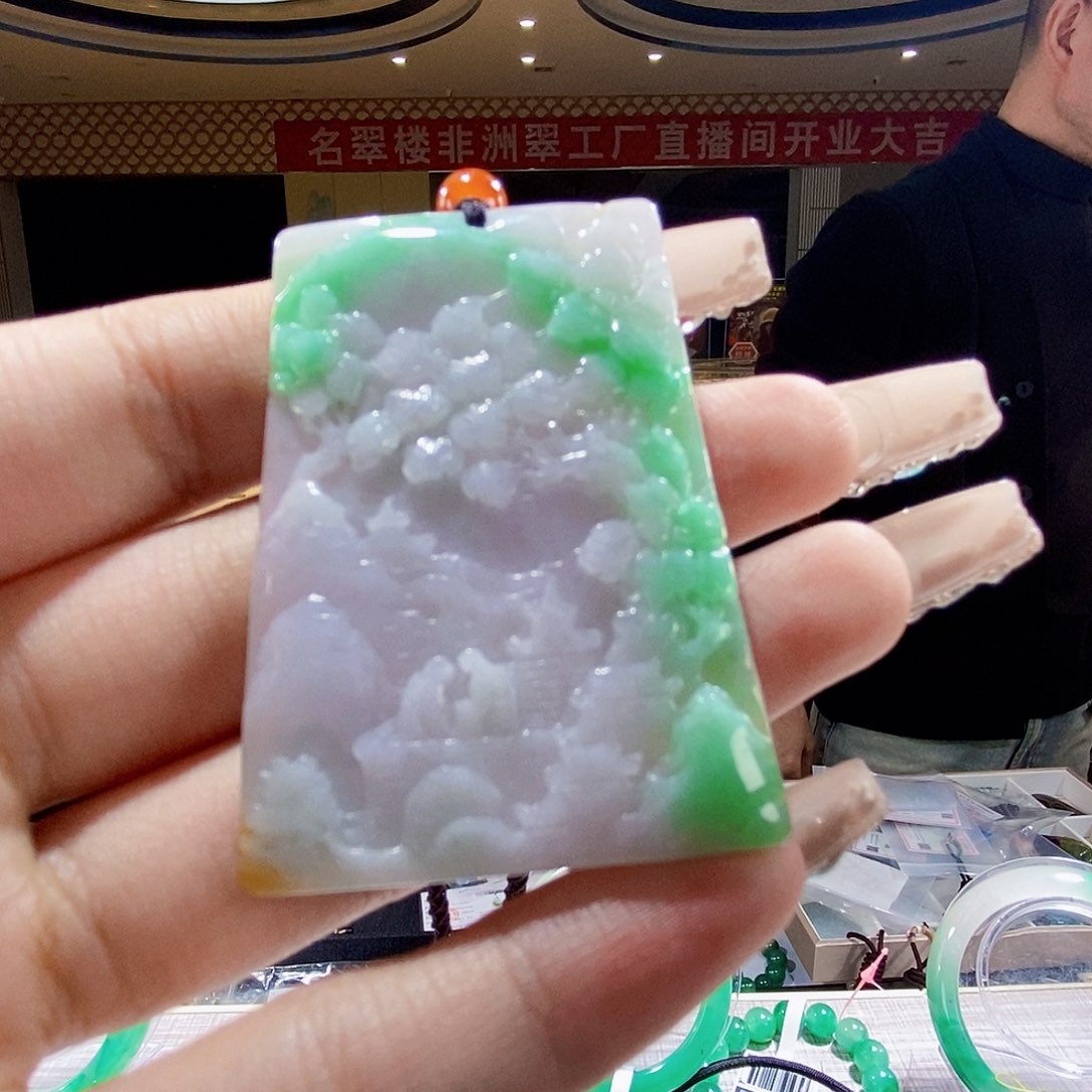 翡翠颈饰未镶嵌翡翠