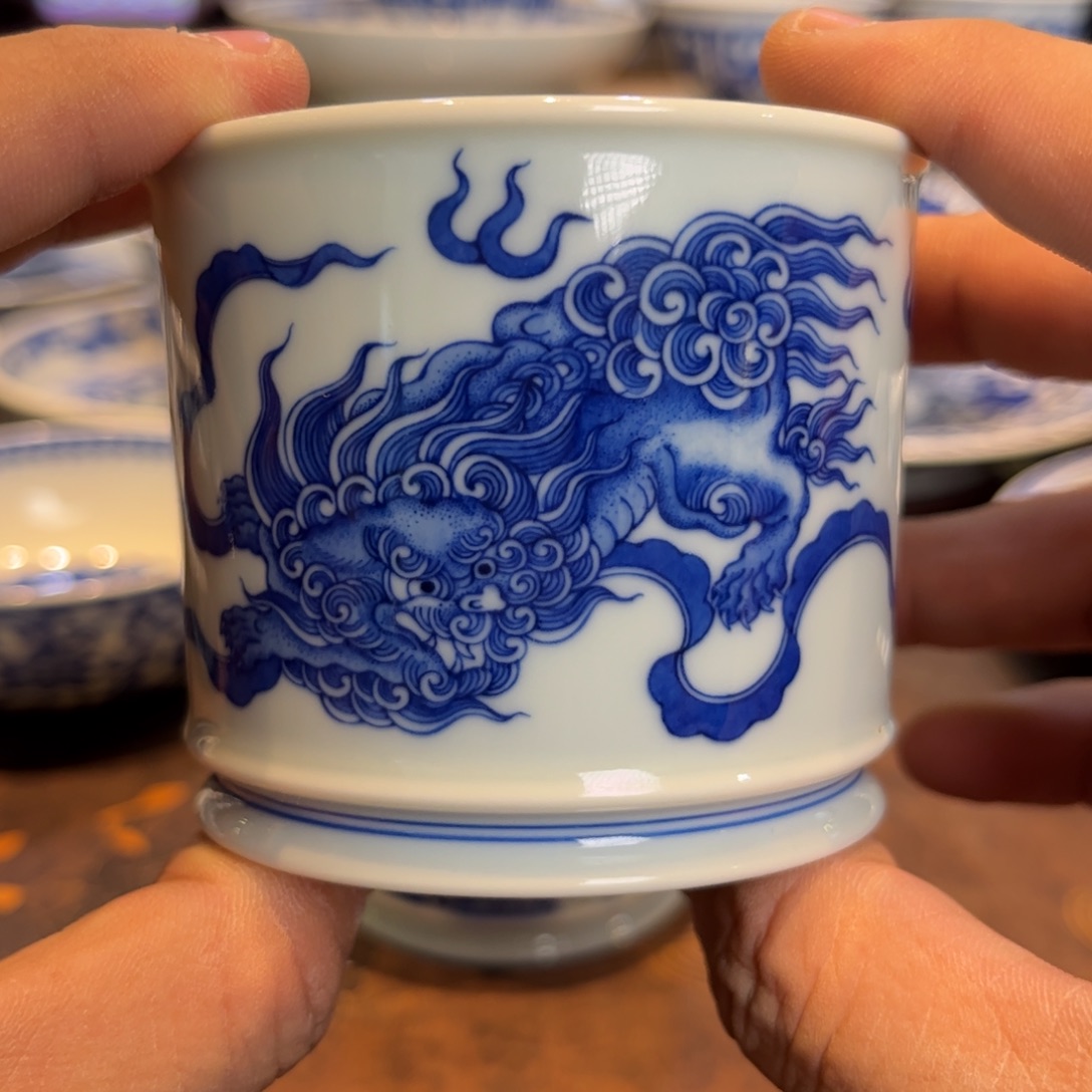 青花双狮容天杯一只