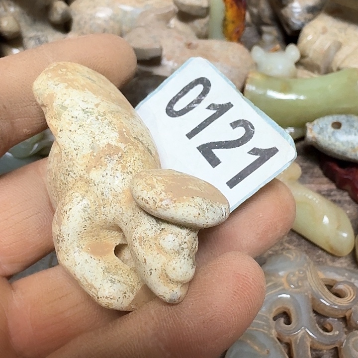 蛇纹石玉颈饰未镶嵌