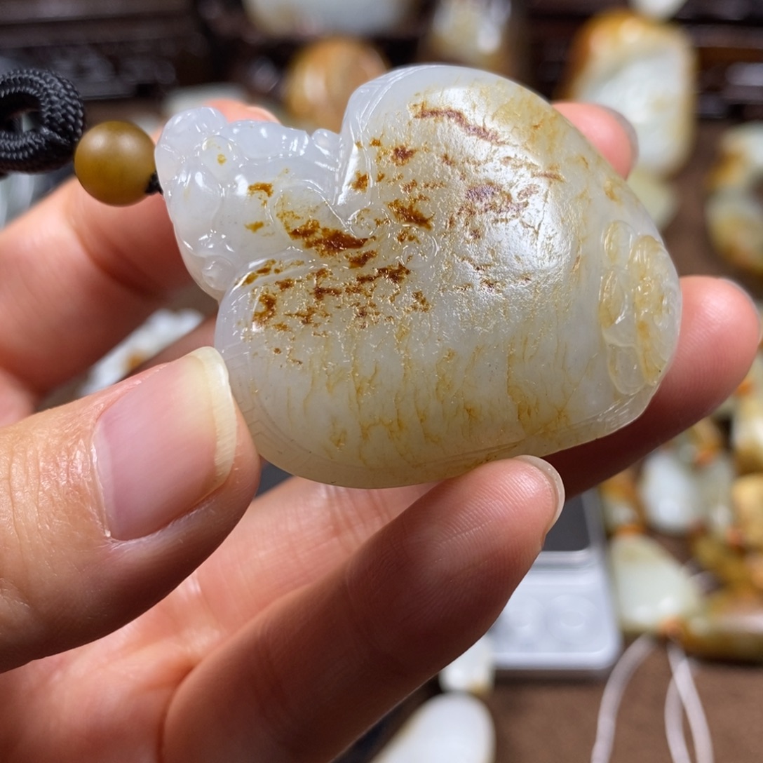 和田玉未镶嵌把件