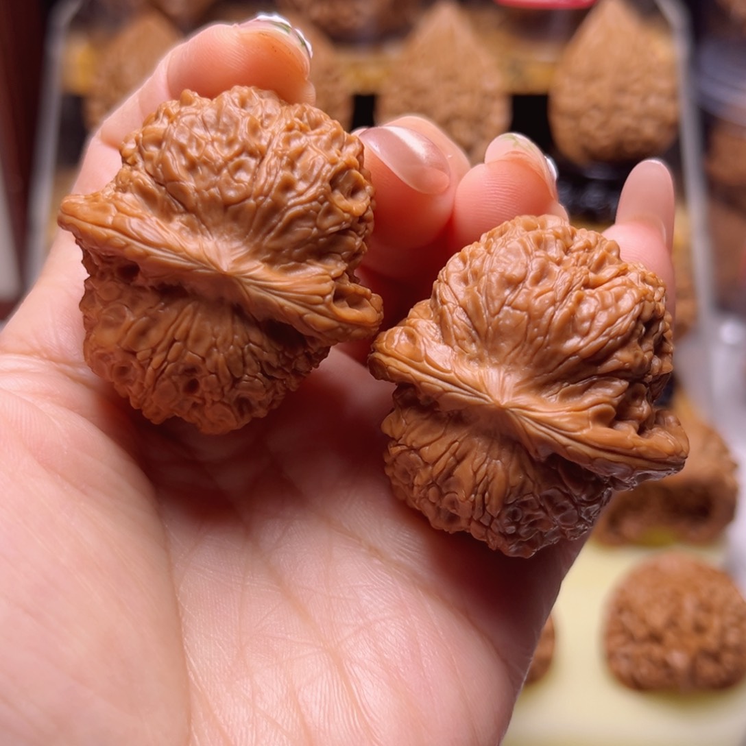 文玩核桃吊坠39尺巨重血麒麟