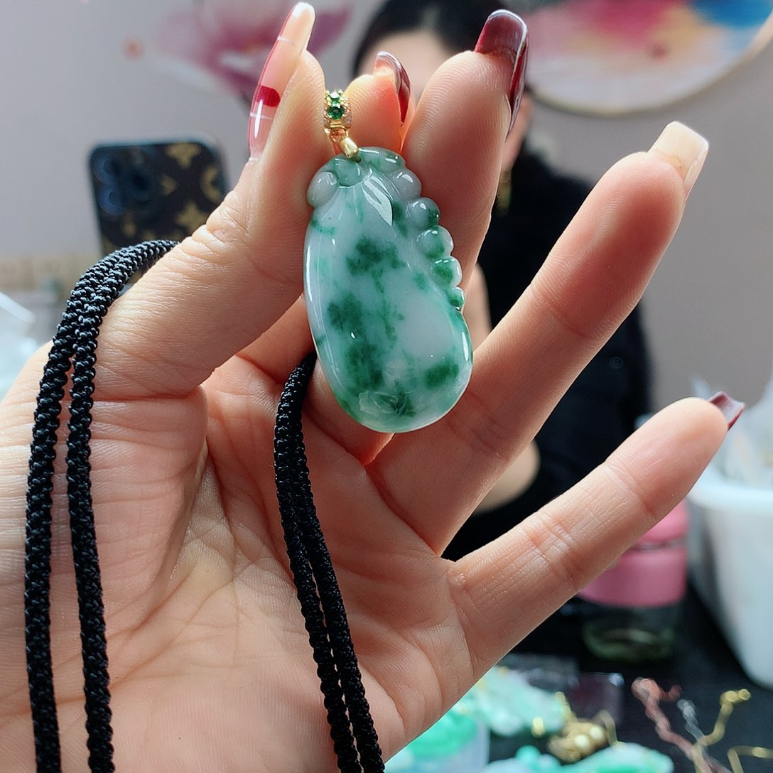 【闪购商品】翡翠吊坠(赠链)合金