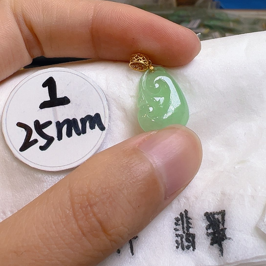 翡翠颈饰18K金镶嵌翡翠