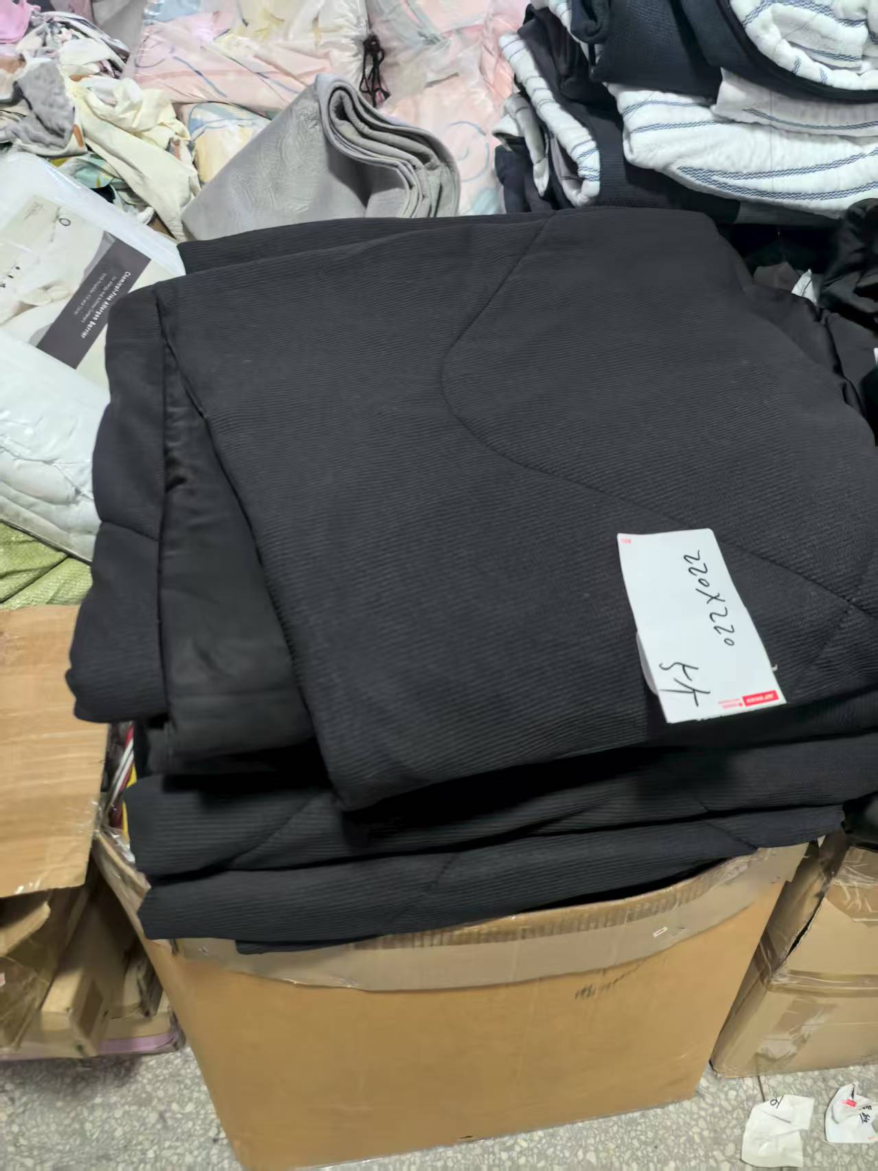 《厚广家》3楼220×220黑色单面凉感被子 发1张，一面凉感