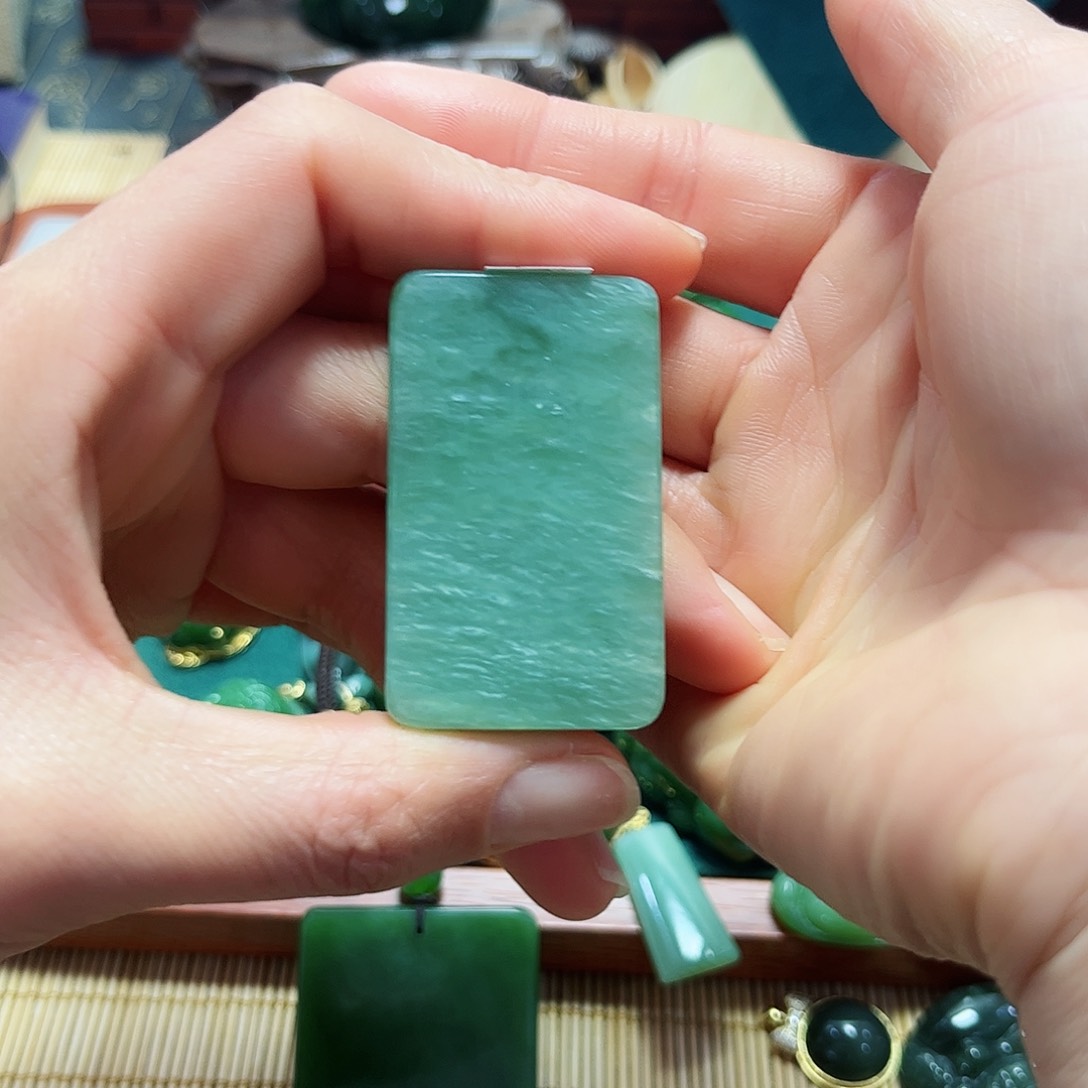 和田玉吊坠未镶嵌