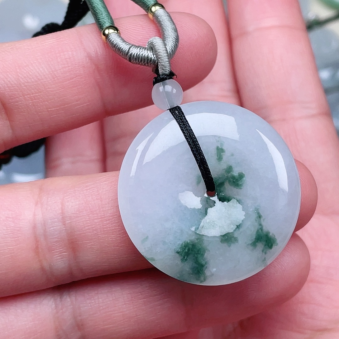 翡翠未镶嵌颈饰平安扣