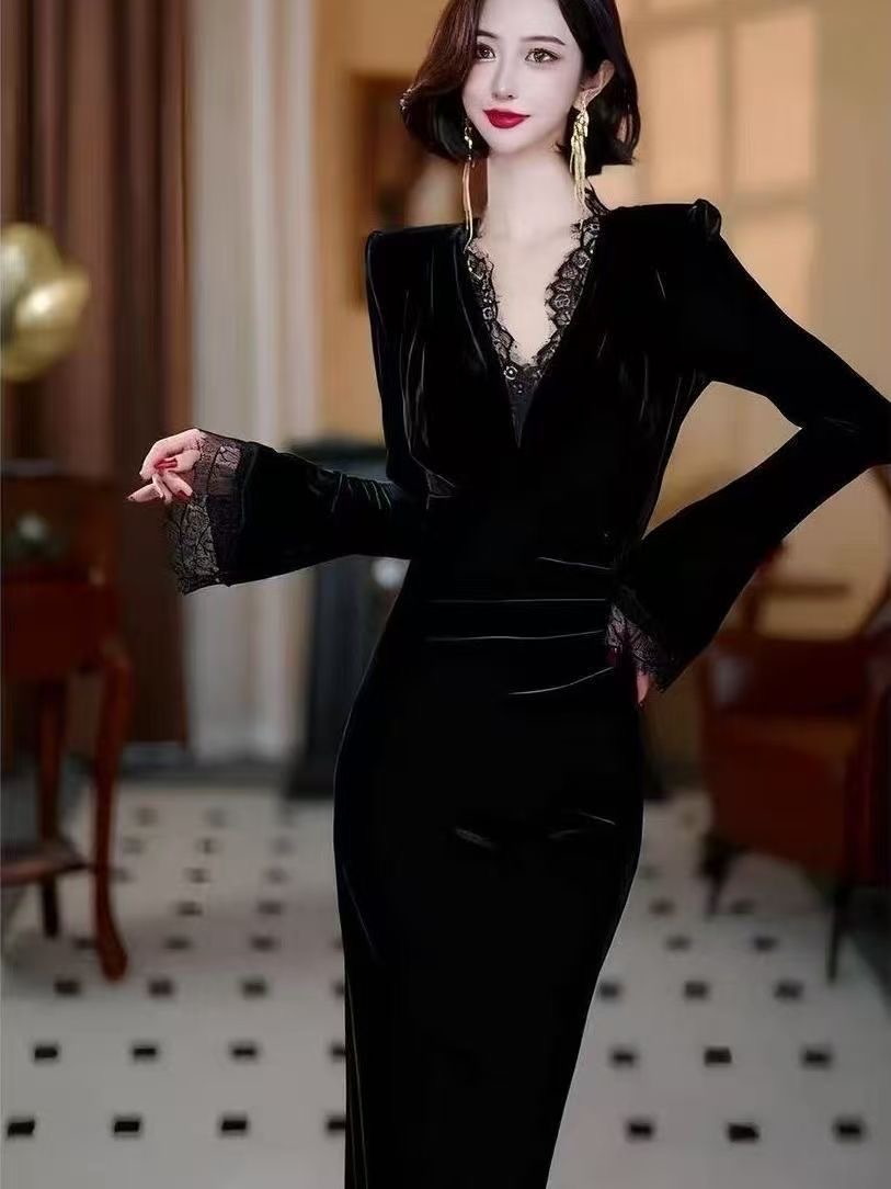 黑色丝绒连衣裙2025秋季高端精致巨好看正式场合显瘦蕾丝边长裙子