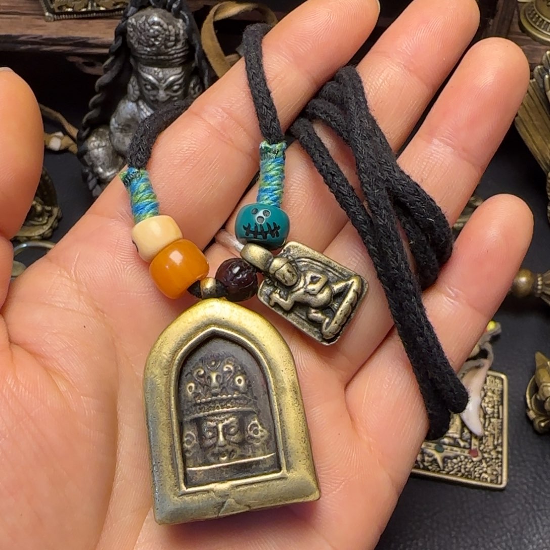 戴***哥泥塑藏传牌子……藏传牌子