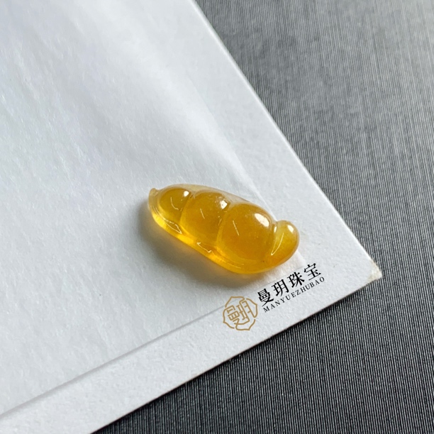 天然缅甸翡翠A货未镶嵌黄翡荷兰豆卡12.8-5.8-3.8