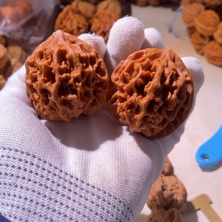 手串文玩核桃…………6