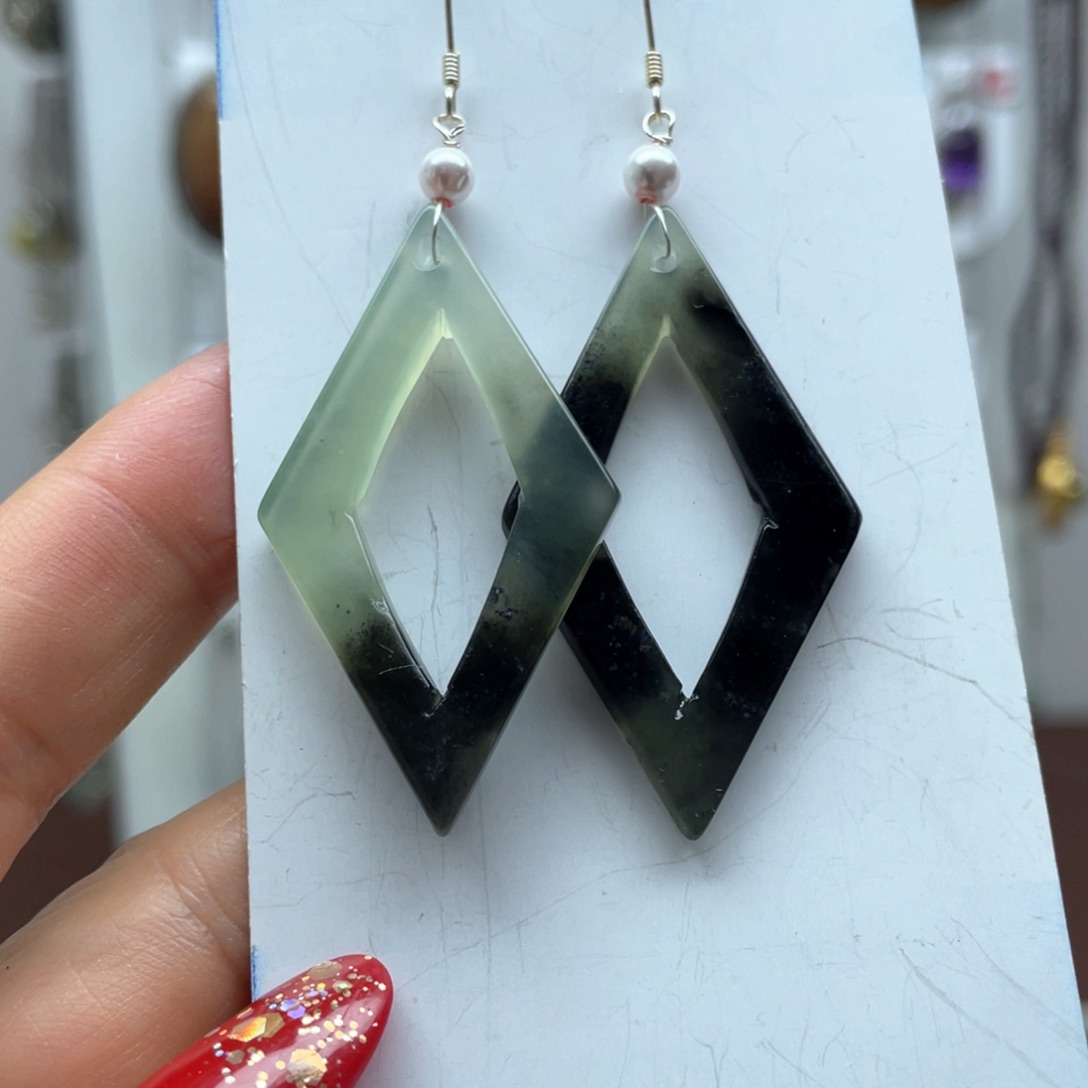 蛇纹石玉耳饰未镶嵌