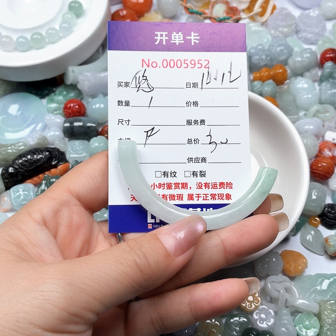 悠***月翡翠未镶嵌颈饰56678888