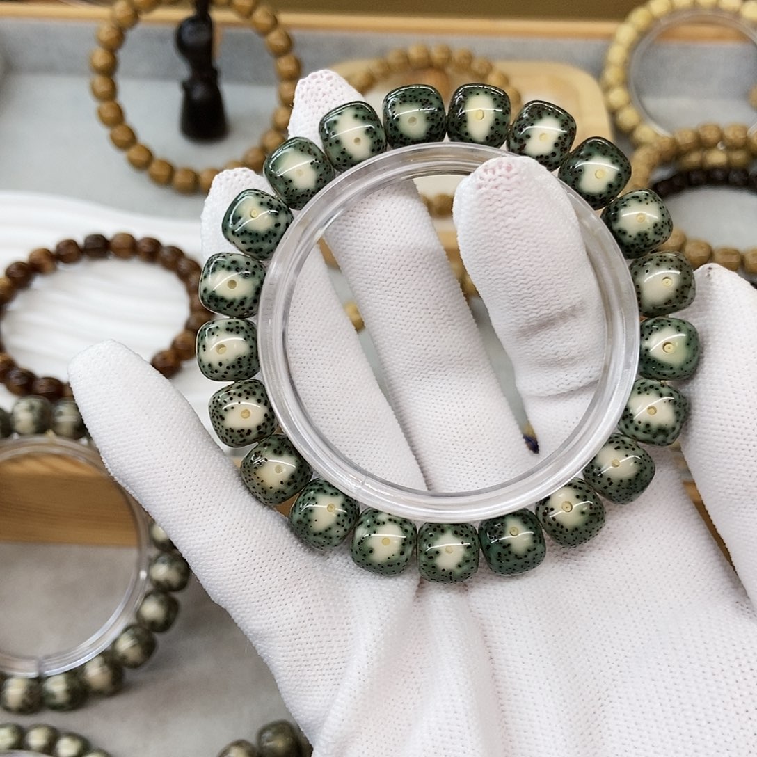 星月菩提手串大**?10.8帝王绿包白