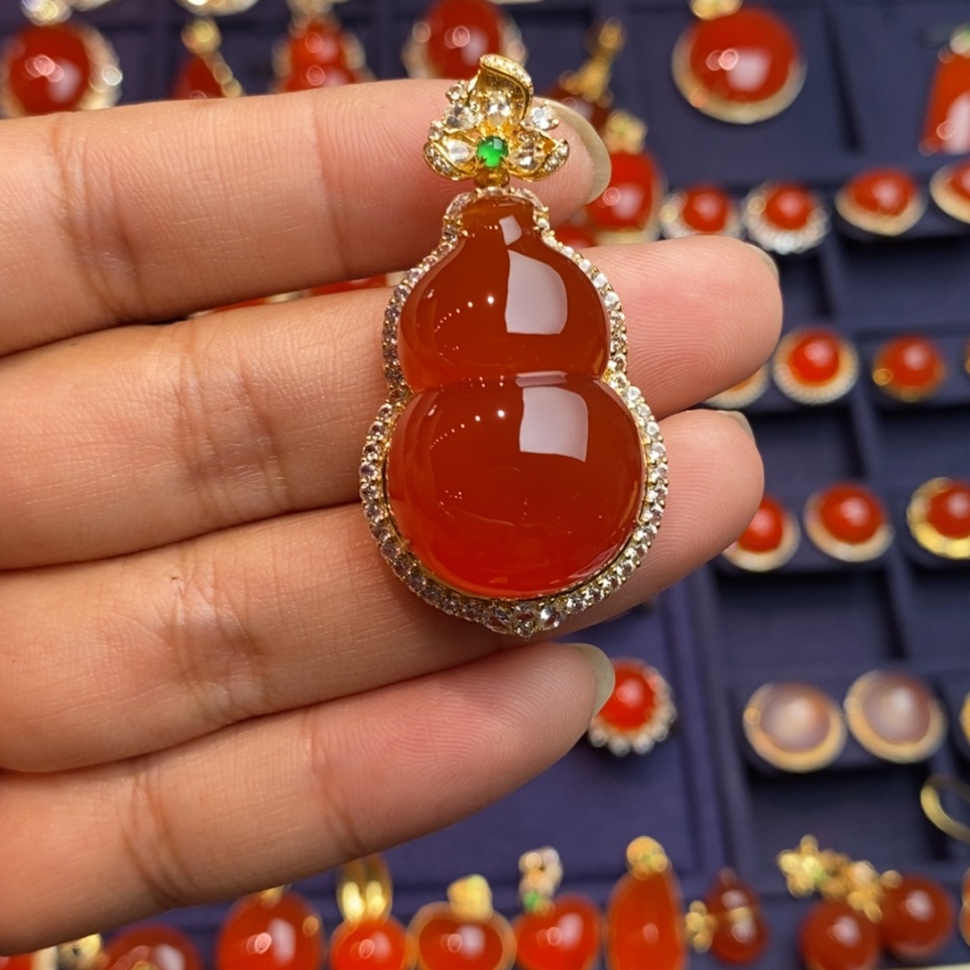 南红玛瑙18k吊坠18K金镶嵌迎*