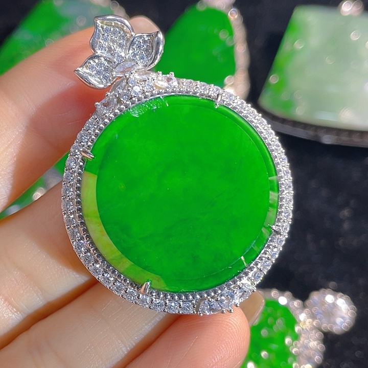 翡翠银S925镶嵌颈饰翡翠