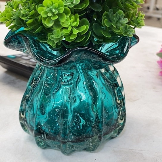 琉璃花瓶高11厘米宽4厘米