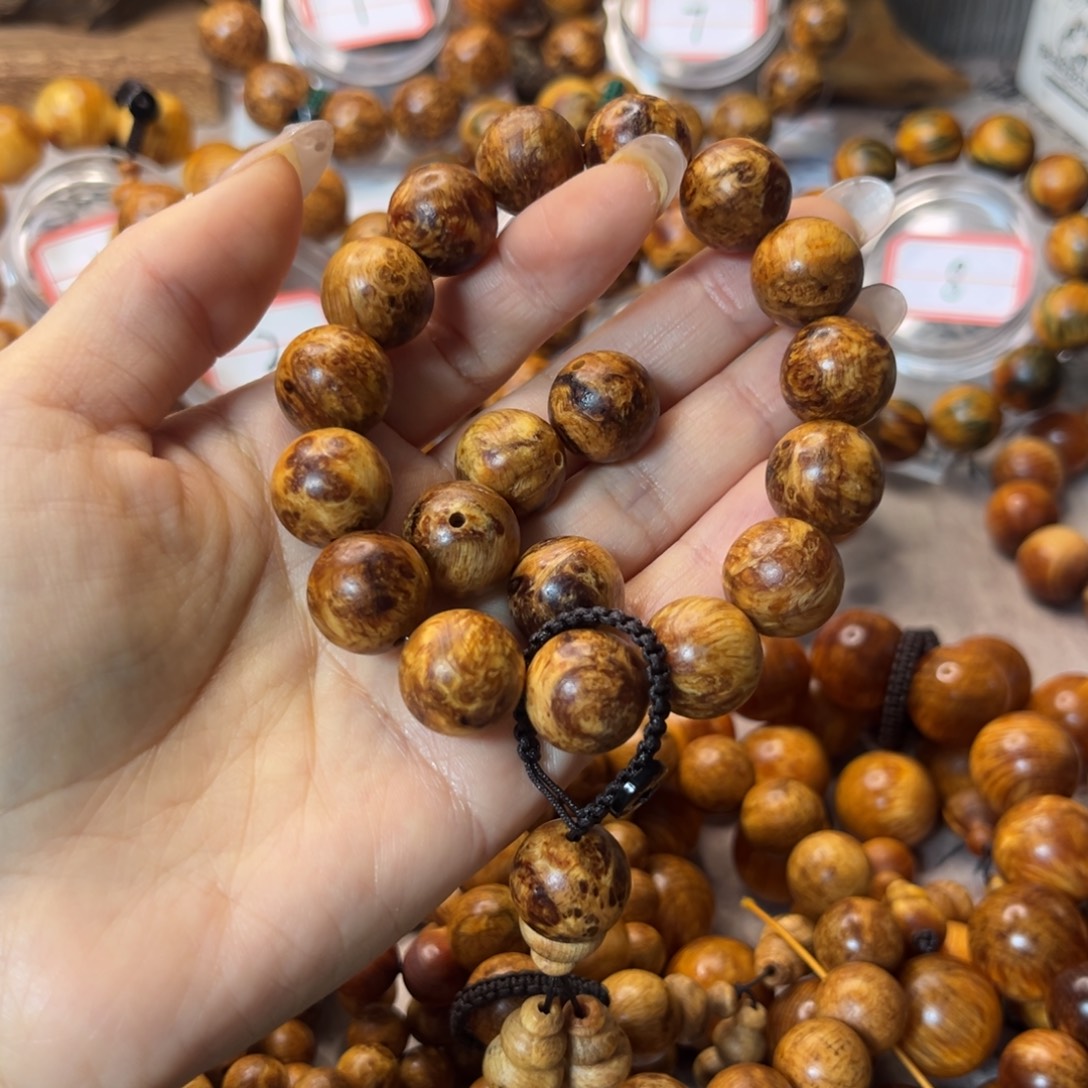 郑****松木木雕款1.5手串
