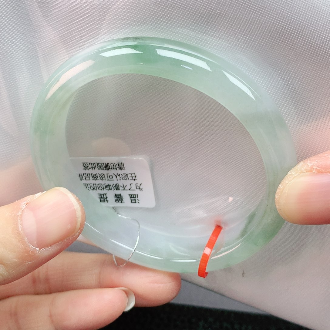 翡翠手镯未镶嵌52贵