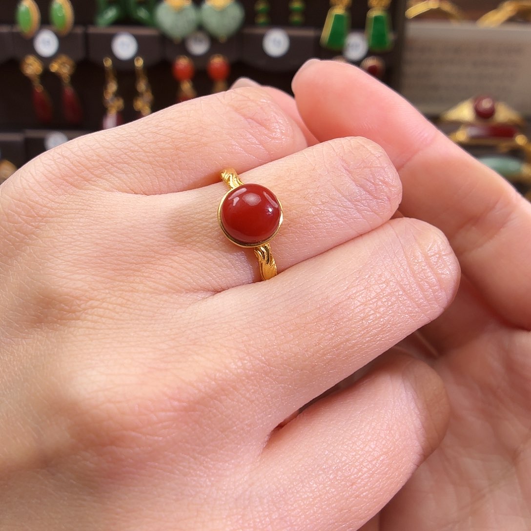 颈饰18K金镶嵌南红玛瑙