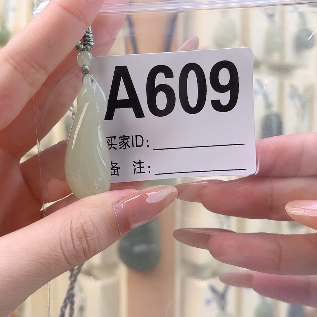 l***和田玉未镶嵌颈饰