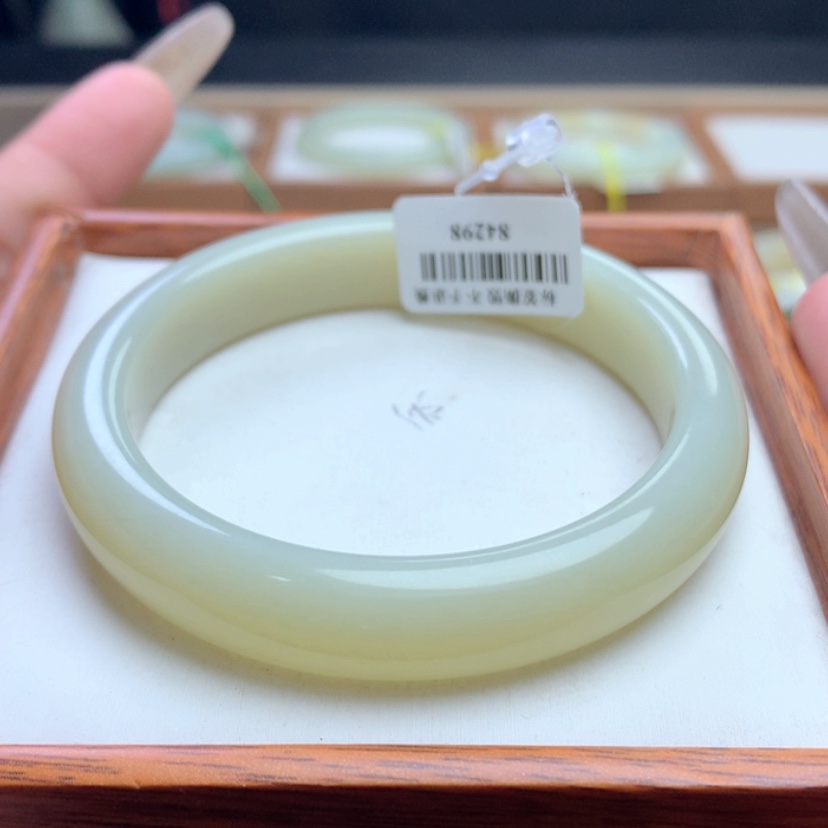 【闪购商品】和田玉手镯未镶嵌59