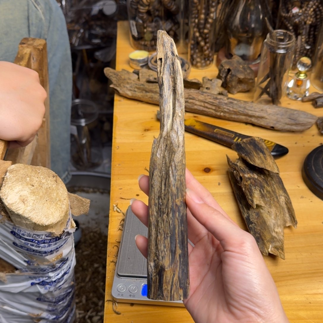 沉香手把件张勺子品种块料40克