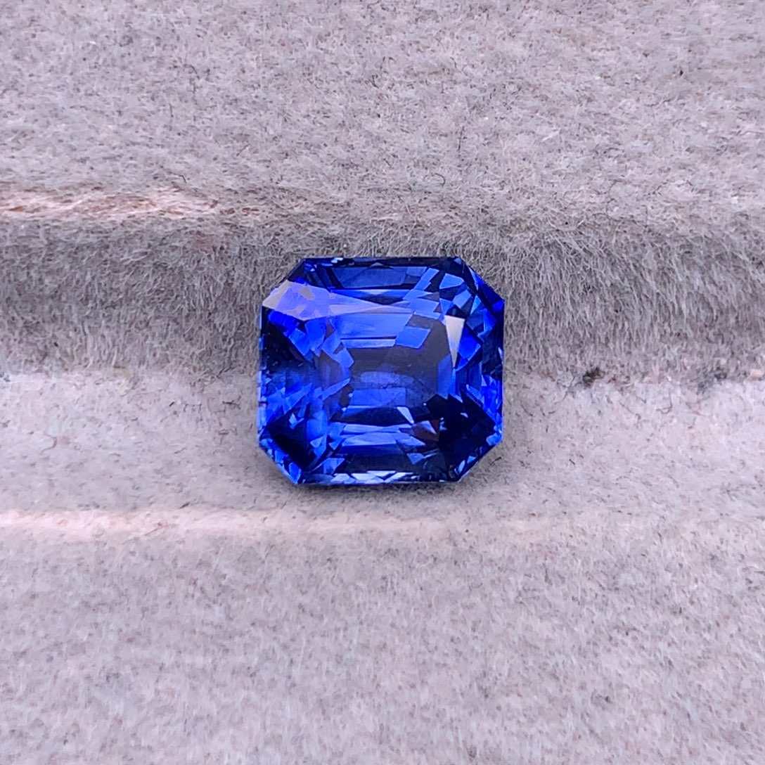 蓝宝石裸石天然皇家蓝蓝宝2.25克拉aigs