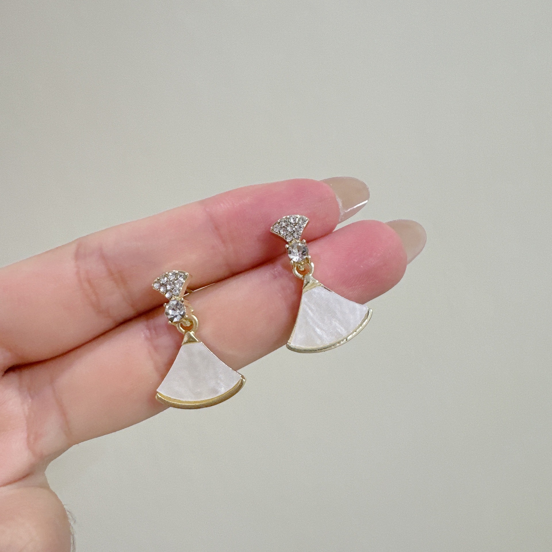 小裙子新款耳钉韩版韩扇形时尚女饰品XC977