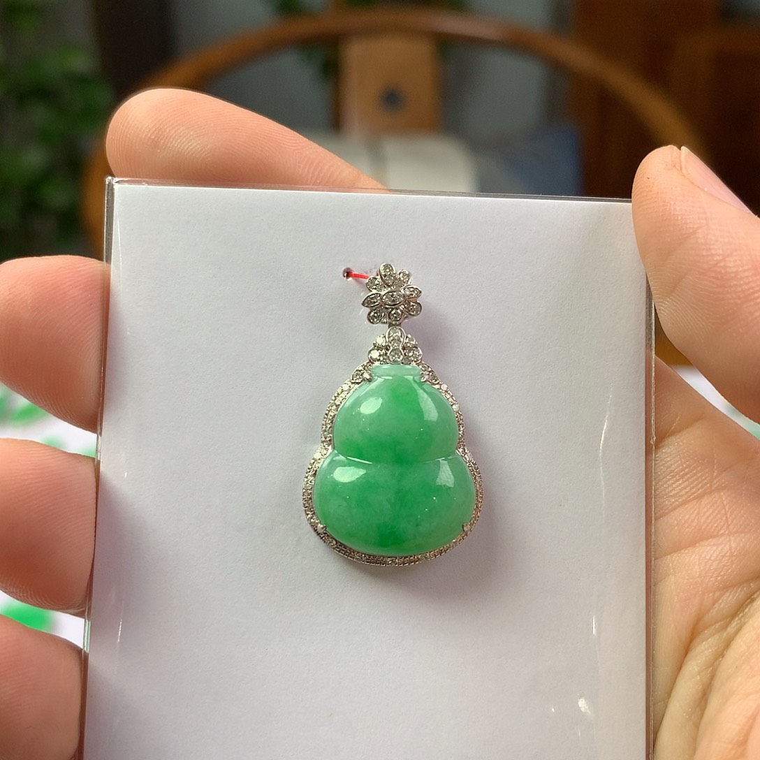 翡翠18K金镶嵌颈饰翡翠首饰