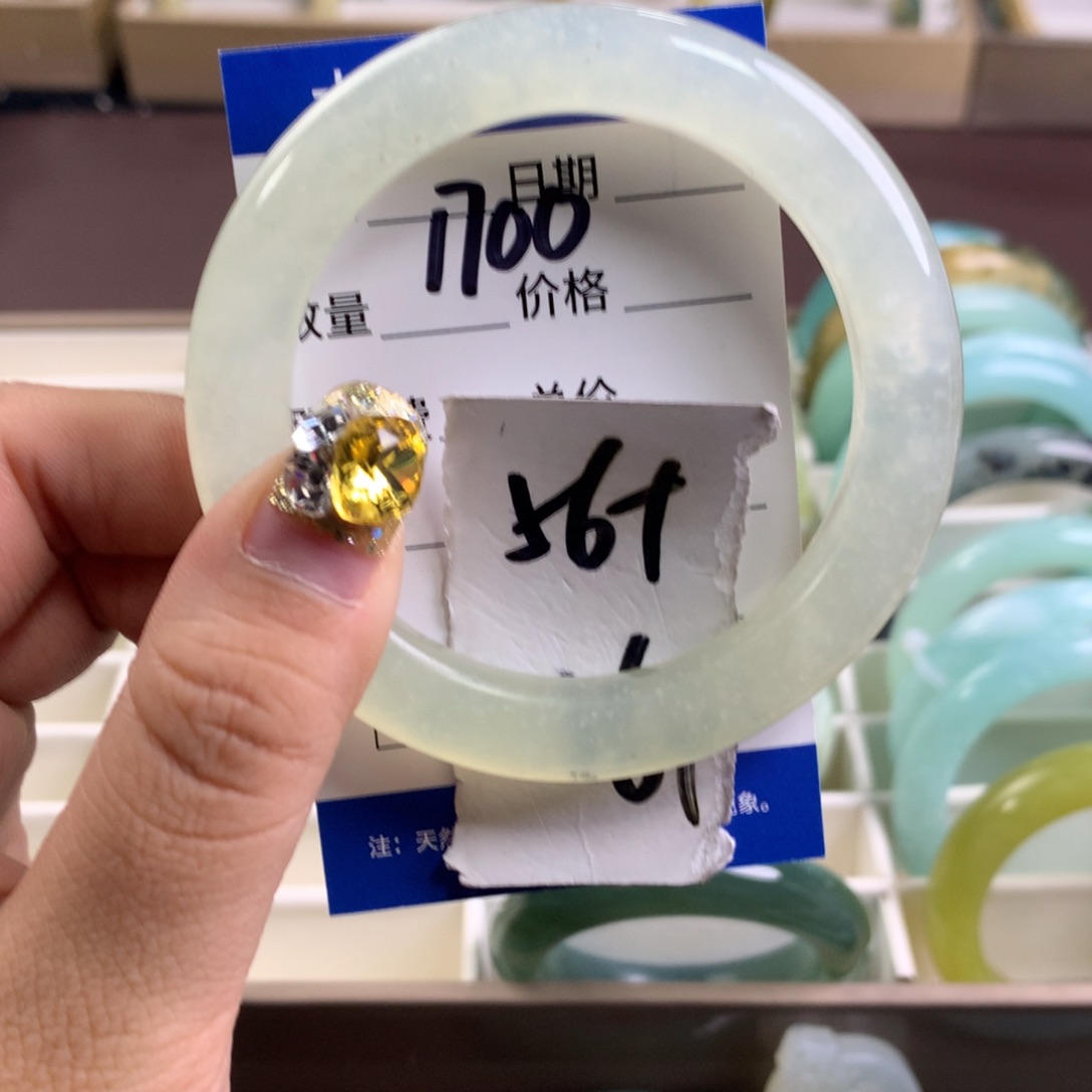 蛇纹石玉手镯未镶嵌1700