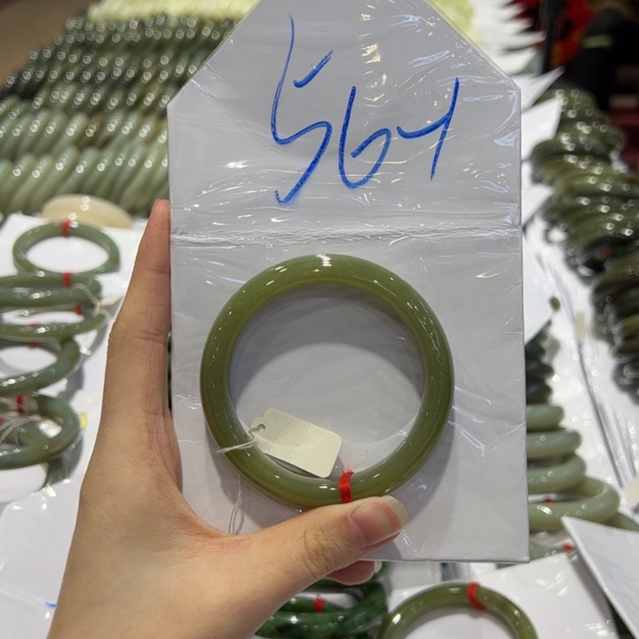 和田玉（糖玉）手镯未镶嵌L****儿