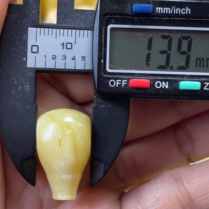 蜜蜡未镶嵌裸石22杂