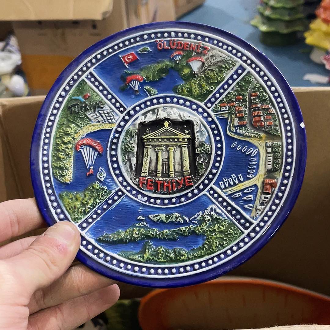 摆件   磕碰。封釉。