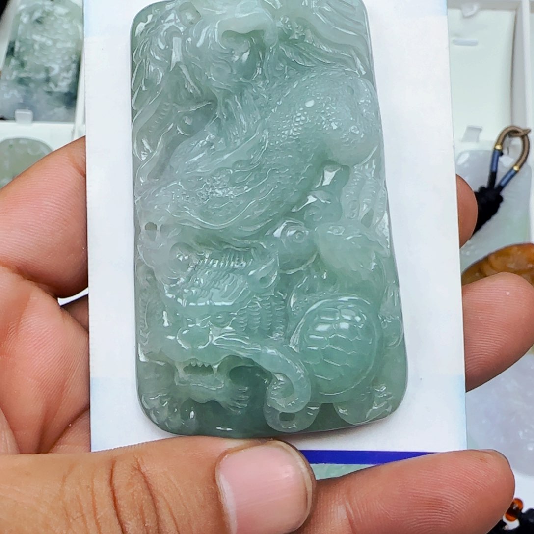 翡翠颈饰未镶嵌，