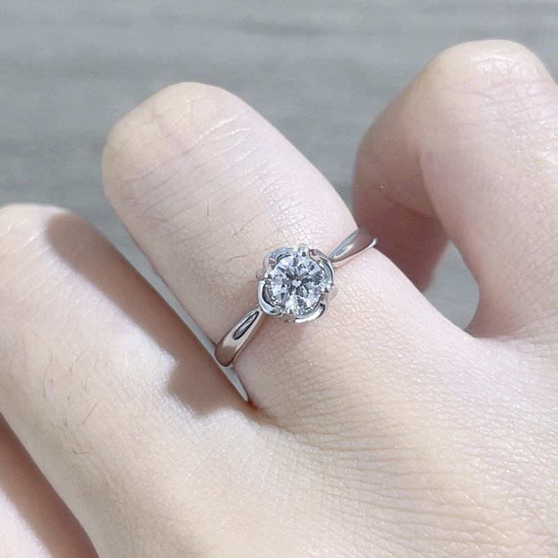 GIA18k金30分花苞天然钻石戒指