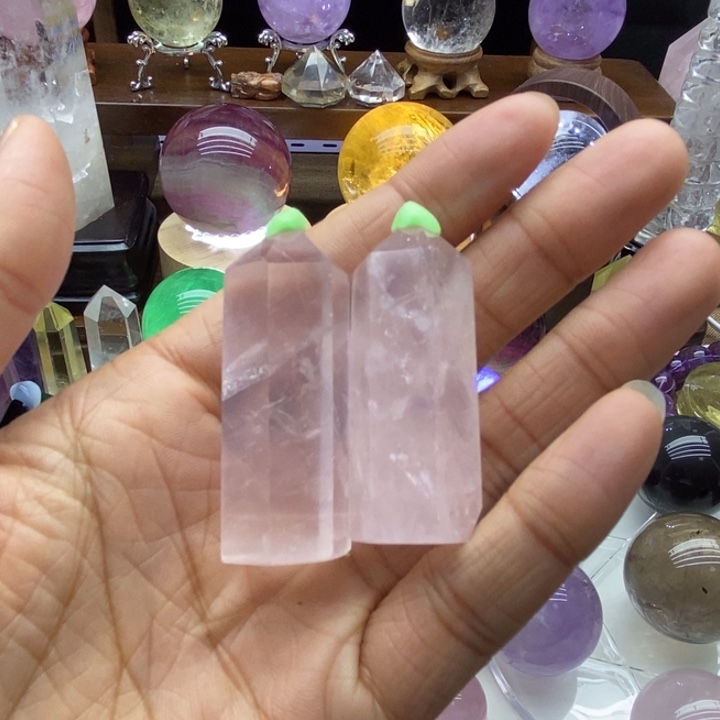 水晶摆件未镶嵌天然粉水晶柱漏