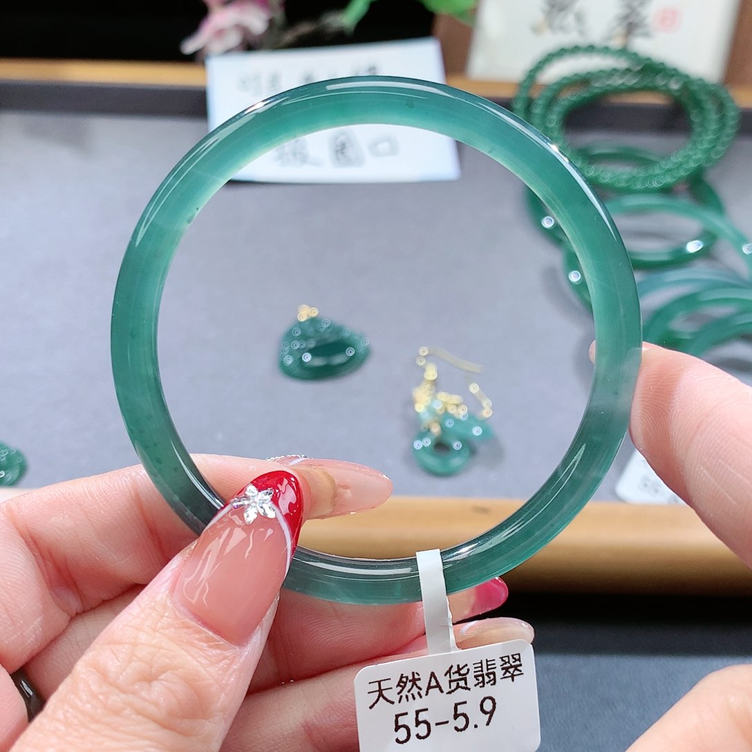 翡翠手镯（圆镯）未镶嵌