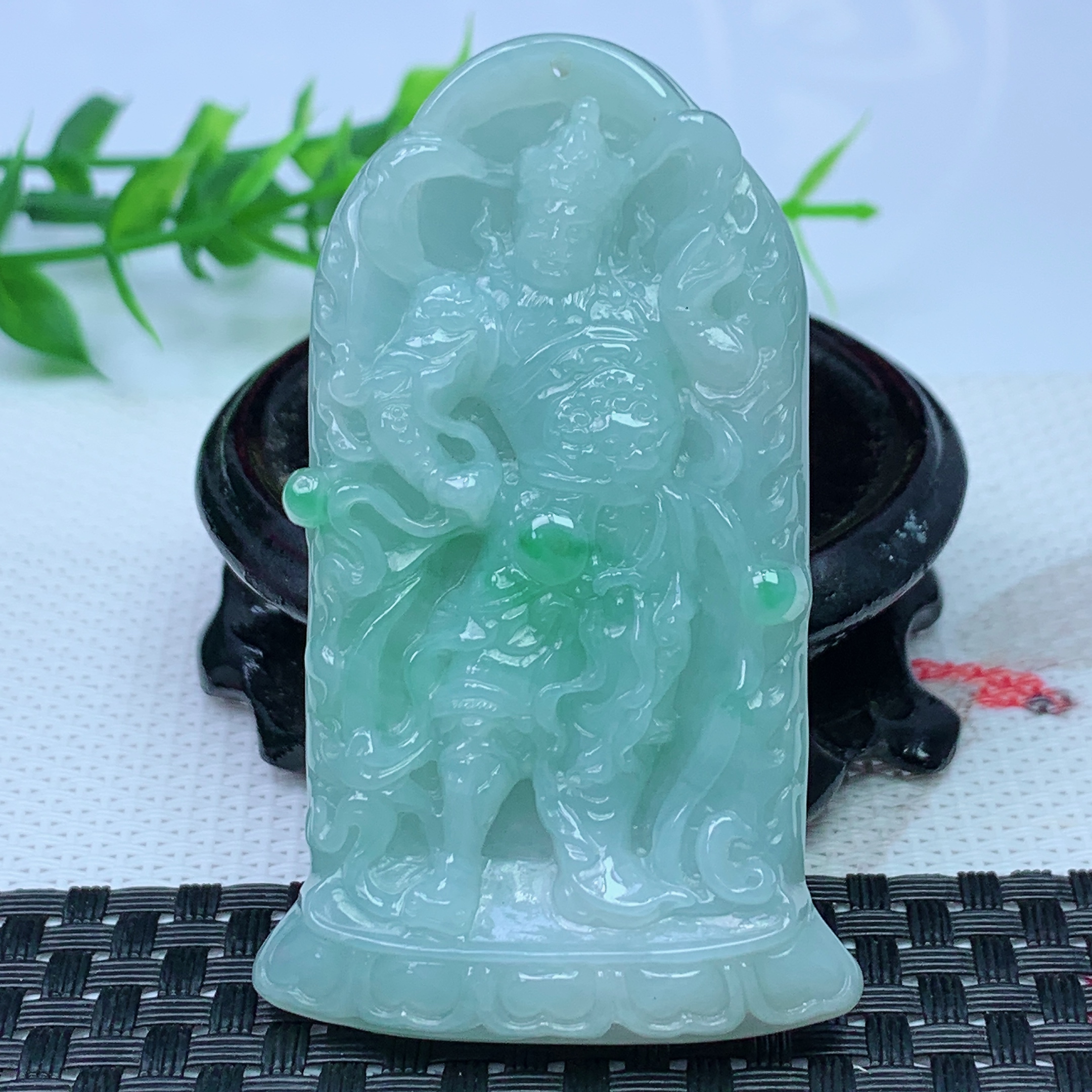 缅甸天然A货翡翠 飘绿广目天王牌吊坠 尺寸；68.8*42*8.8mm