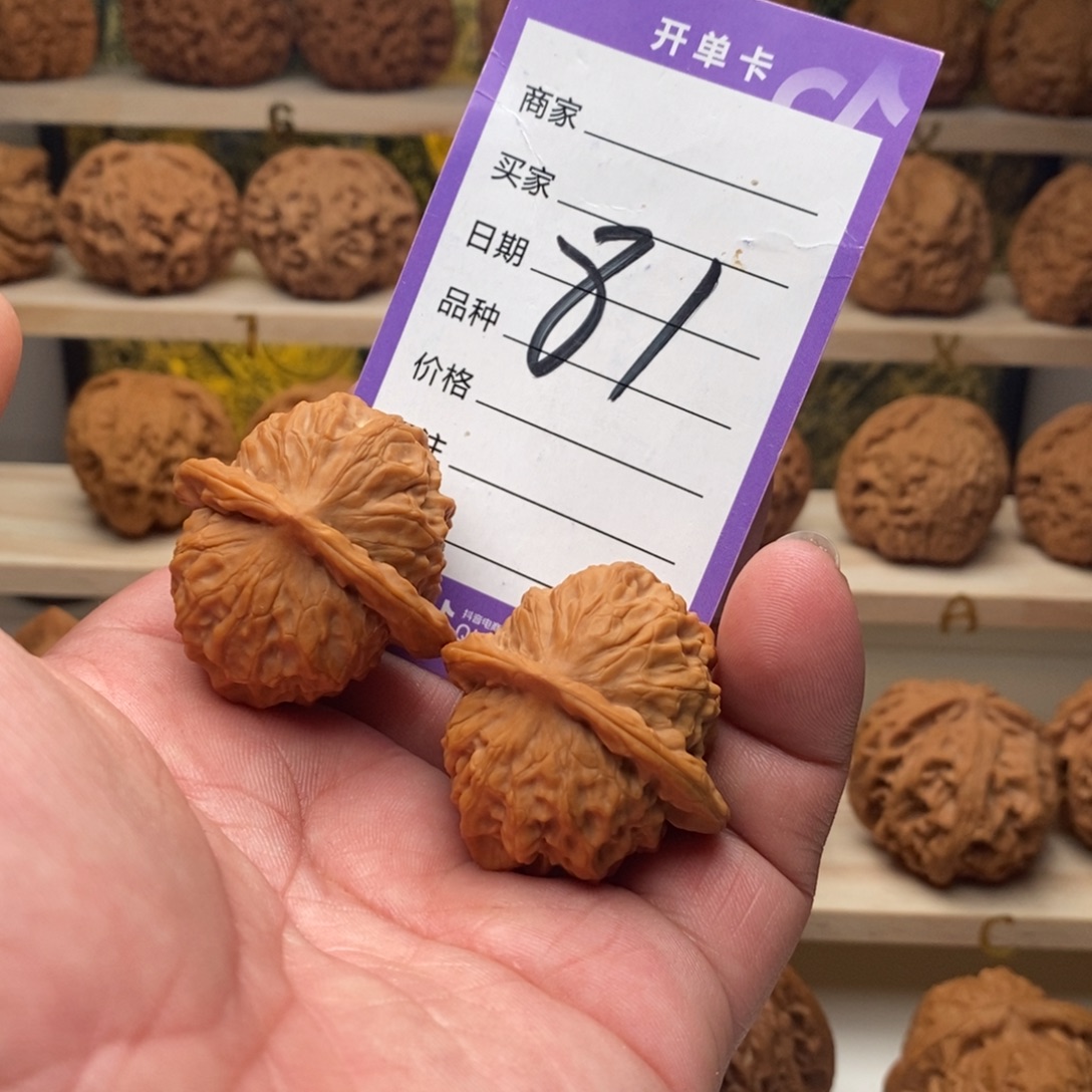 文玩核桃把件38全品瓷娃娃