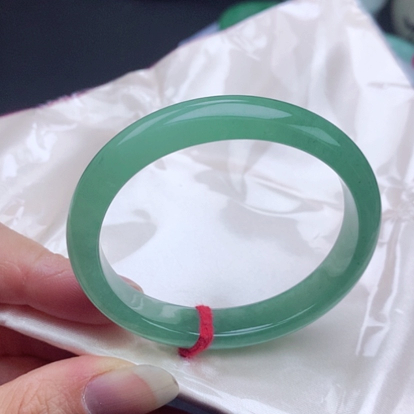 【闪购商品】翡翠手镯未镶嵌         贵妃53.6 冰满绿