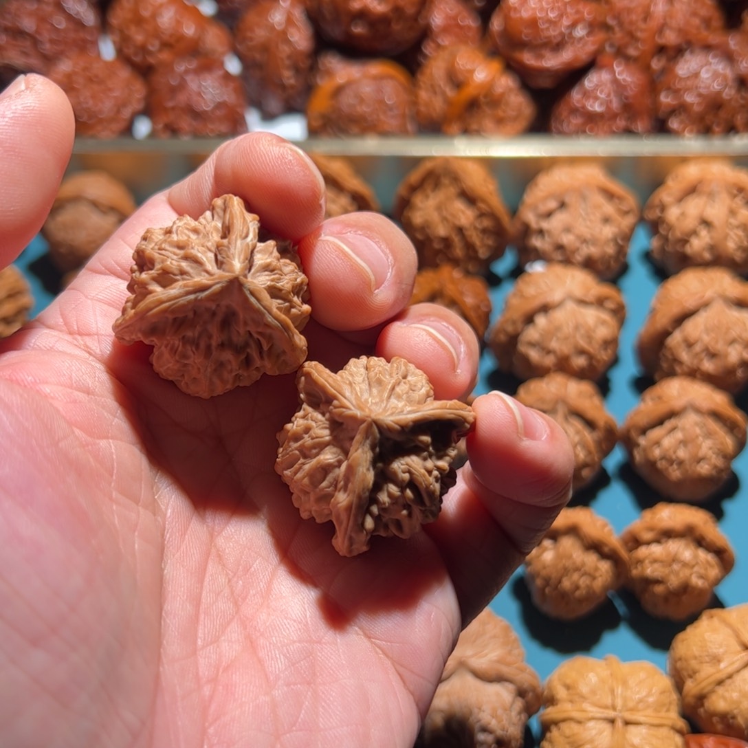 ω***斌文玩核桃吊坠三棱