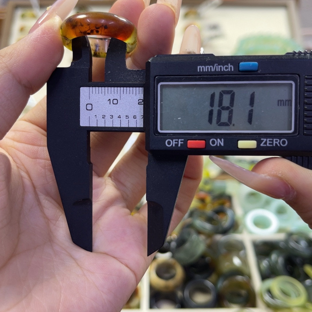 蛇纹石玉未镶嵌手镯27