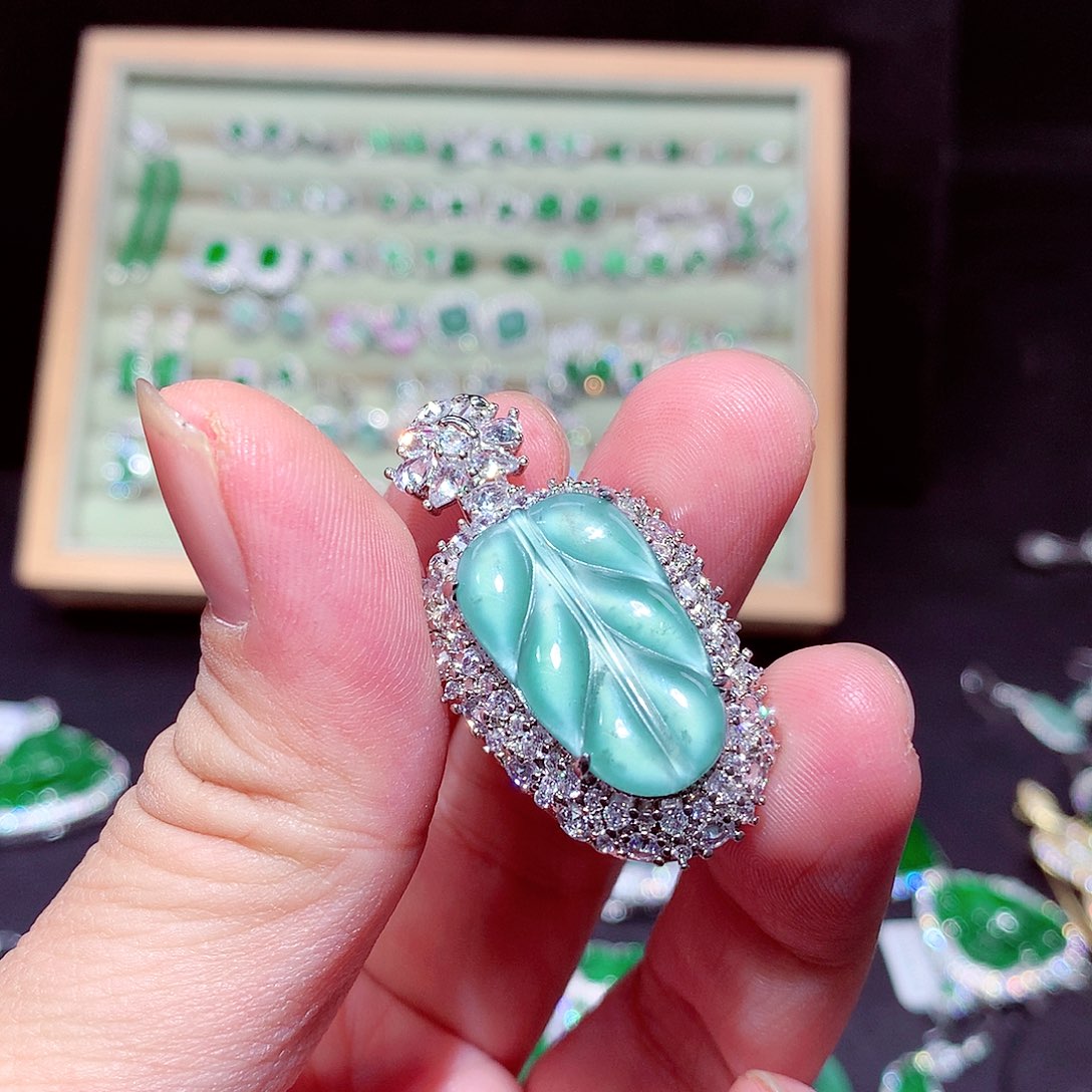 【闪购商品】翡翠吊坠(不含链)未镶嵌