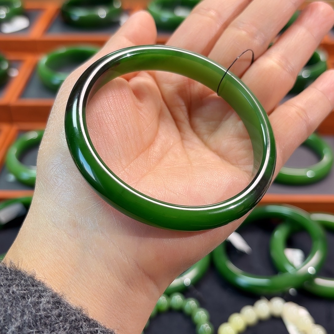 和田玉未镶嵌手镯