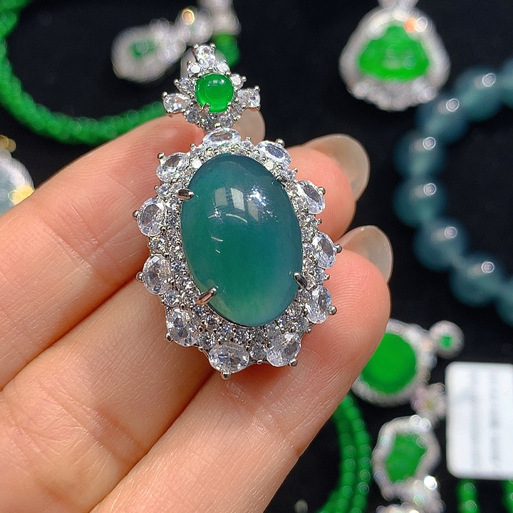 翡翠颈饰未镶嵌C*—翡翠