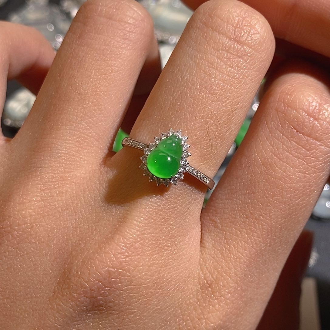 翡翠戒指18K金镶嵌天然缅甸A货翡翠