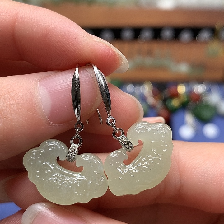 和田玉银S925镶嵌耳饰如意锁冰晴水20左右